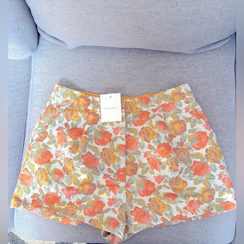Moodie embroidered Button Zipper Shorts Sz L summertime shorts zipper
